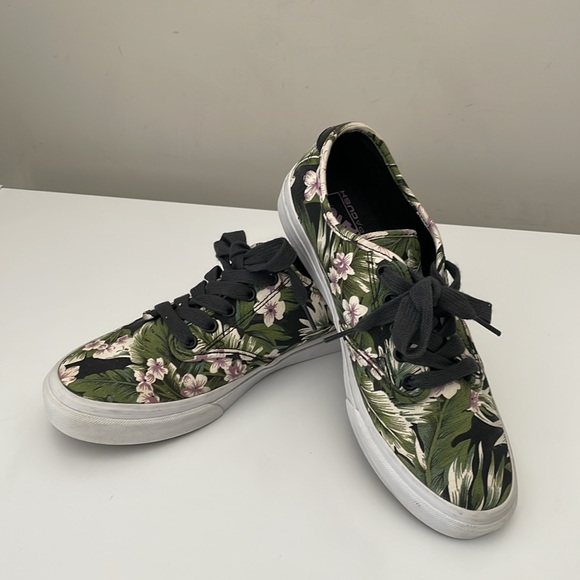 Vans Tropical Floral UltraCush Camden DX size 8.5 Vacation Travel - Picture 1 of 9